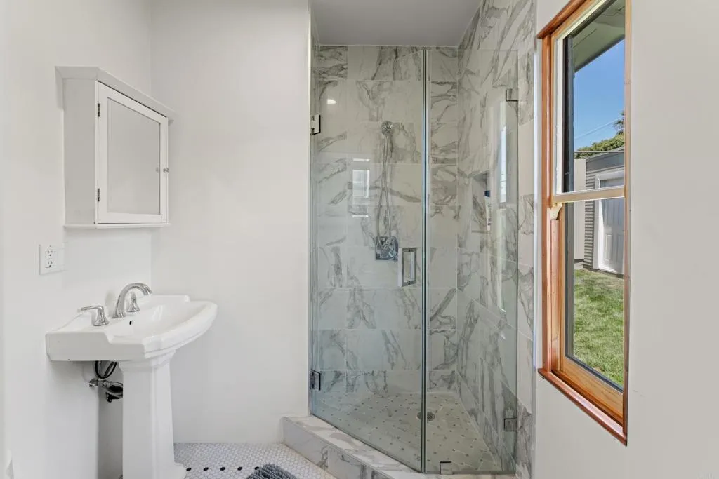 https://cdn.realtyfeed.com/cdn/127/306539910/c9df1af97be424d0d8873d6c0bbea416.webp