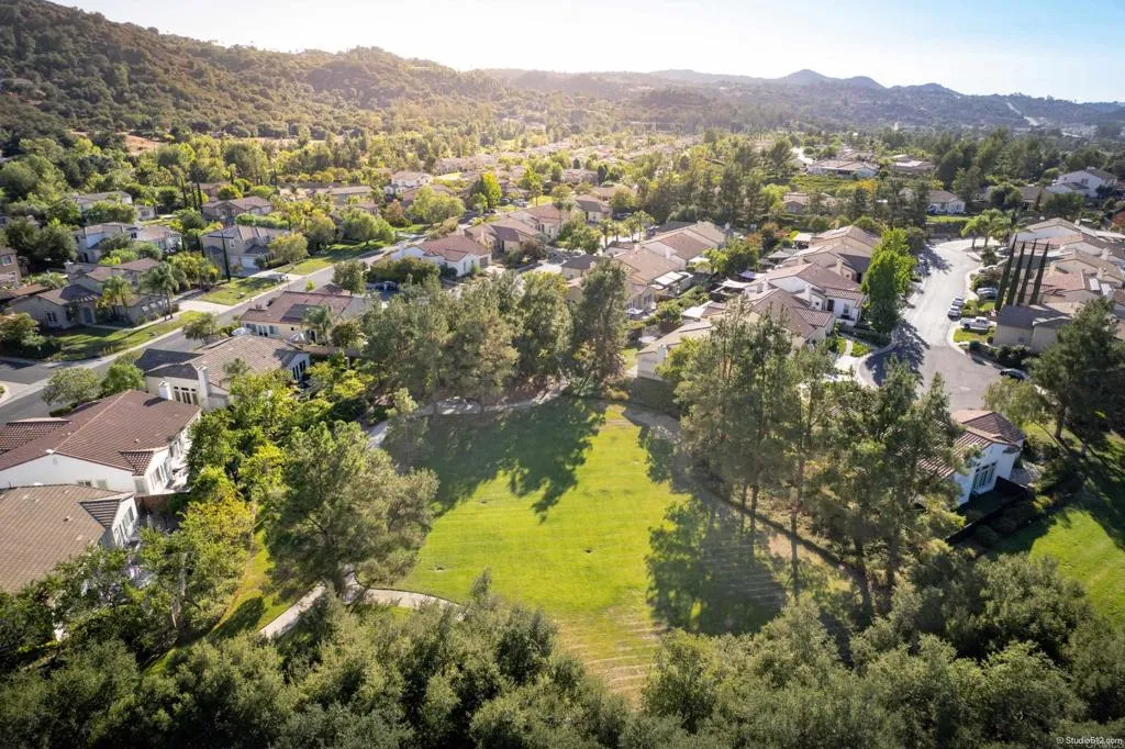 https://cdn.realtyfeed.com/cdn/127/306539913/039becb62b07094f2d6682f83d4131c0.webp