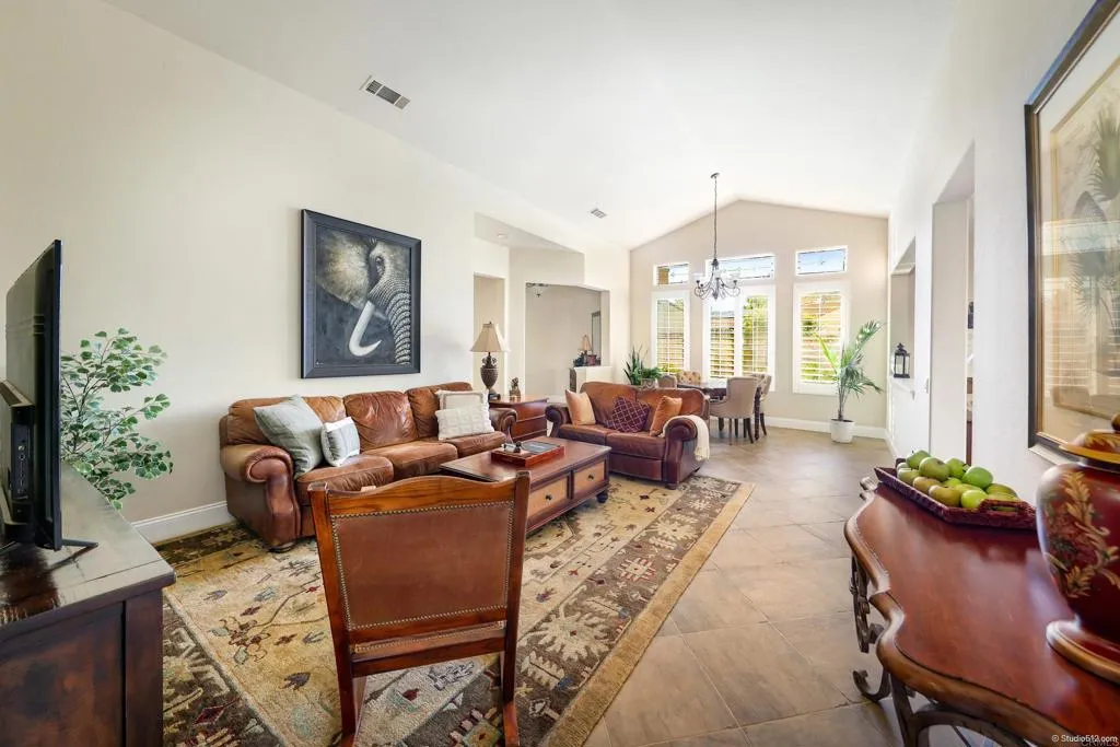 https://cdn.realtyfeed.com/cdn/127/306539913/e6824ca7d4aa39d39127c675a38a78ea.webp