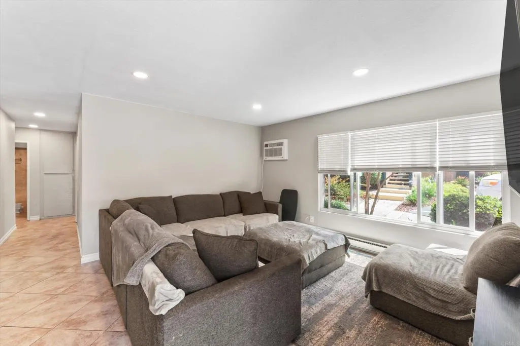https://cdn.realtyfeed.com/cdn/127/306539930/7463e90d40891fc77c52e5c8da9fcda7.webp
