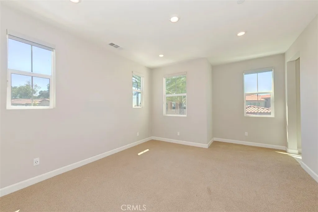 https://cdn.realtyfeed.com/cdn/127/306540016/e73d7643ada3a2d2577d1d72d9e92f8d.webp