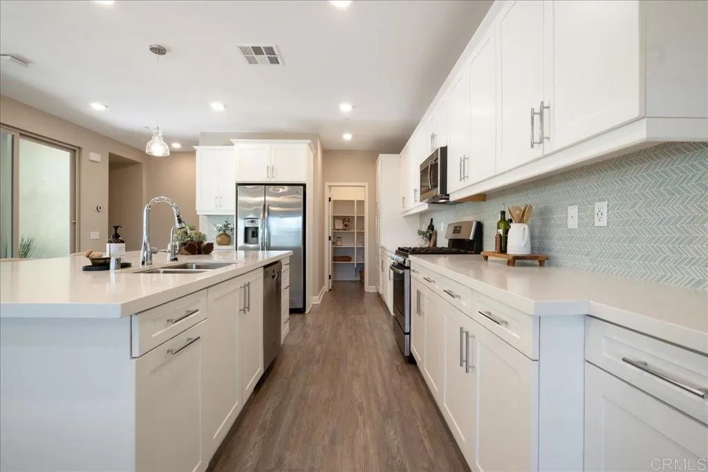 https://cdn.realtyfeed.com/cdn/127/306540039/bea55eec2e24ac0bbe968fa0bd90fa1b.webp