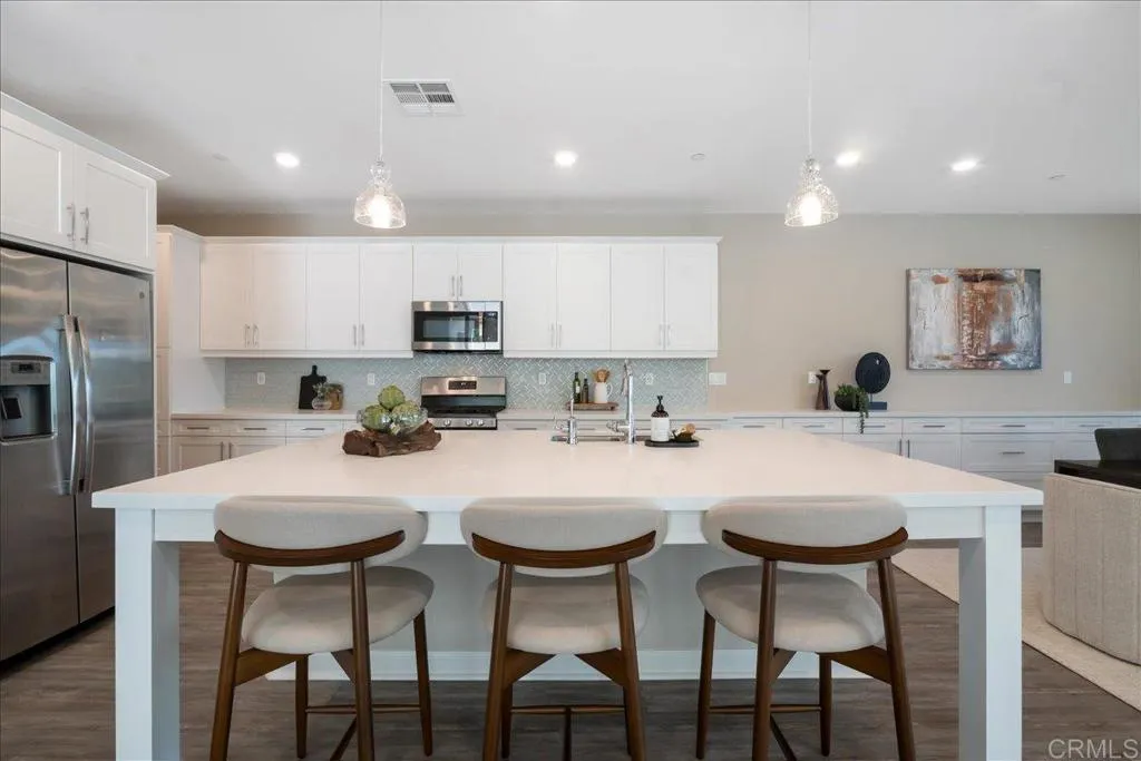 https://cdn.realtyfeed.com/cdn/127/306540039/e13b61a55dbe2f301be018d0b35d2b74.webp