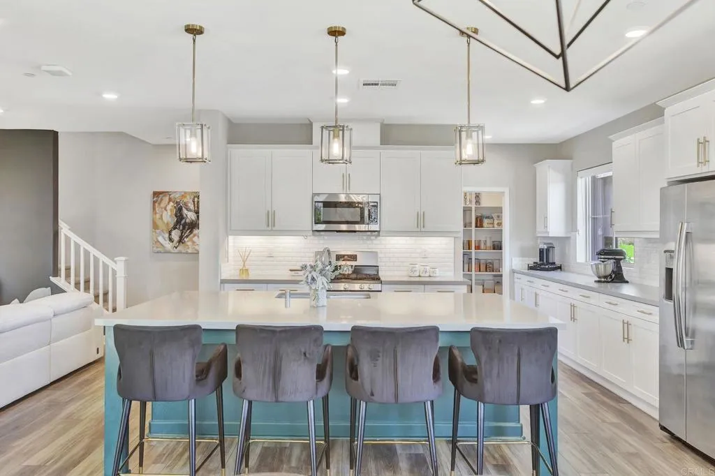 https://cdn.realtyfeed.com/cdn/127/306540050/b73021845caacd61b3ca78663afda9c0.webp