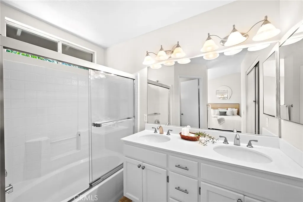 https://cdn.realtyfeed.com/cdn/127/306540210/34d66e2d3a20c2c0bcb87e49f1e4c5a4.webp