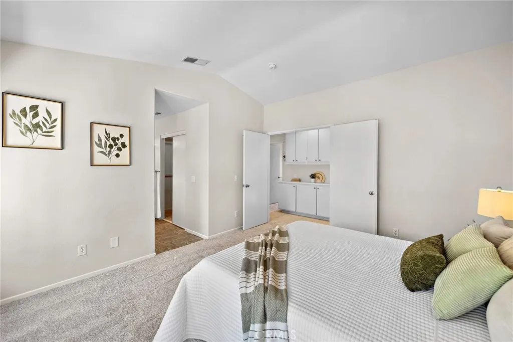 https://cdn.realtyfeed.com/cdn/127/306540210/75fbd3f92d5b6b9da29ef69390ba45c4.webp