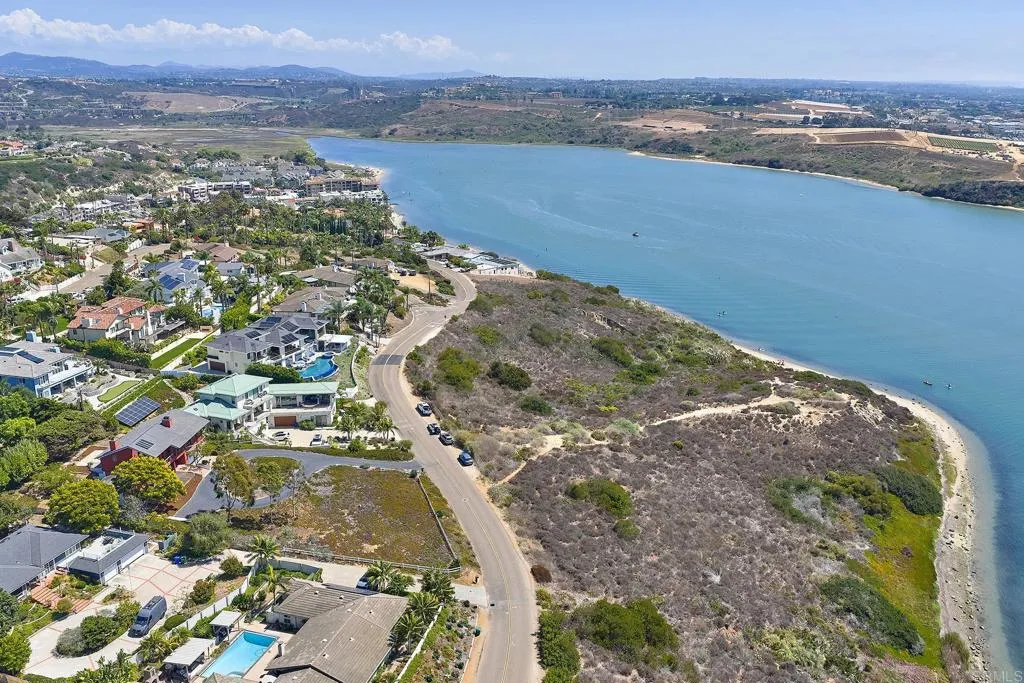 https://cdn.realtyfeed.com/cdn/127/306540267/272b0f2785fd1cb3936ef4cc8414411c.webp