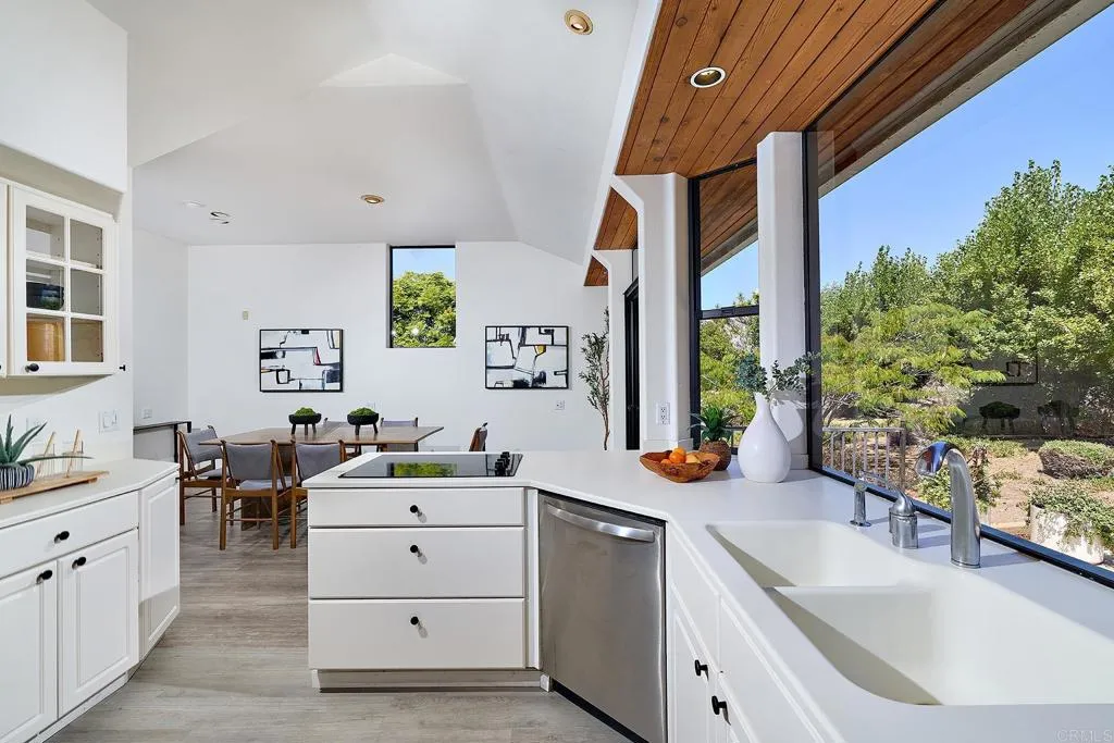 https://cdn.realtyfeed.com/cdn/127/306540267/8881b05fc17ae3120a3b6d48cb4a76cc.webp