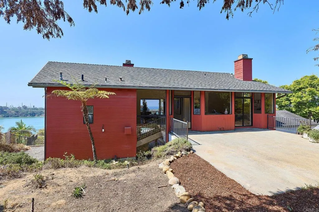 https://cdn.realtyfeed.com/cdn/127/306540267/d22925acb9f8896ca79234d3f32928d7.webp