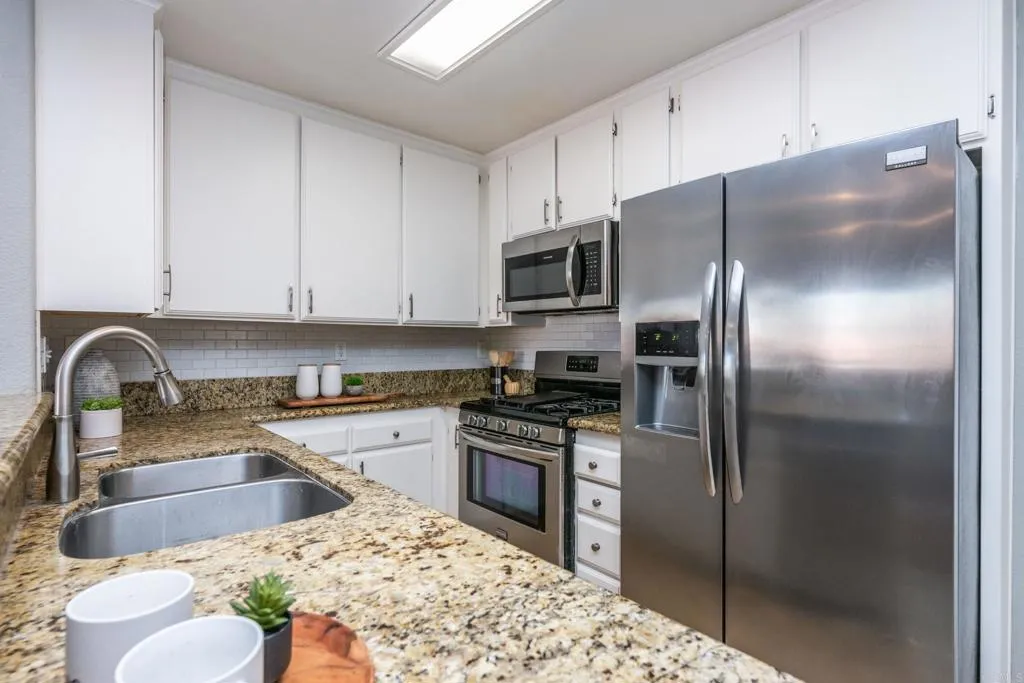 https://cdn.realtyfeed.com/cdn/127/306540296/c9e26650a9364a0c50f7ba66671d2fb6.webp