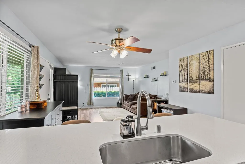 https://cdn.realtyfeed.com/cdn/127/306540299/3f7dc08bf776d4e4c5bf65cee93262b1.webp