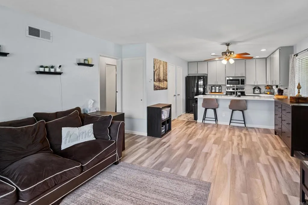 https://cdn.realtyfeed.com/cdn/127/306540299/93d92ad042542b66a2c8e6d4a7ede1a5.webp
