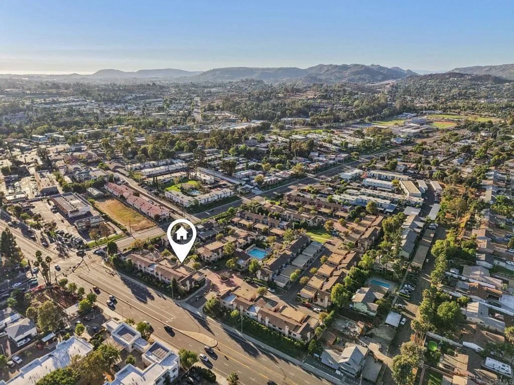 https://cdn.realtyfeed.com/cdn/127/306540407/1f98f42ada537e806e683861d0f4f313.webp