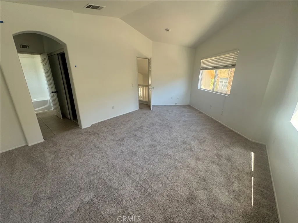 https://cdn.realtyfeed.com/cdn/127/306540542/909600ca53c6262e97962aeb7e361949.webp
