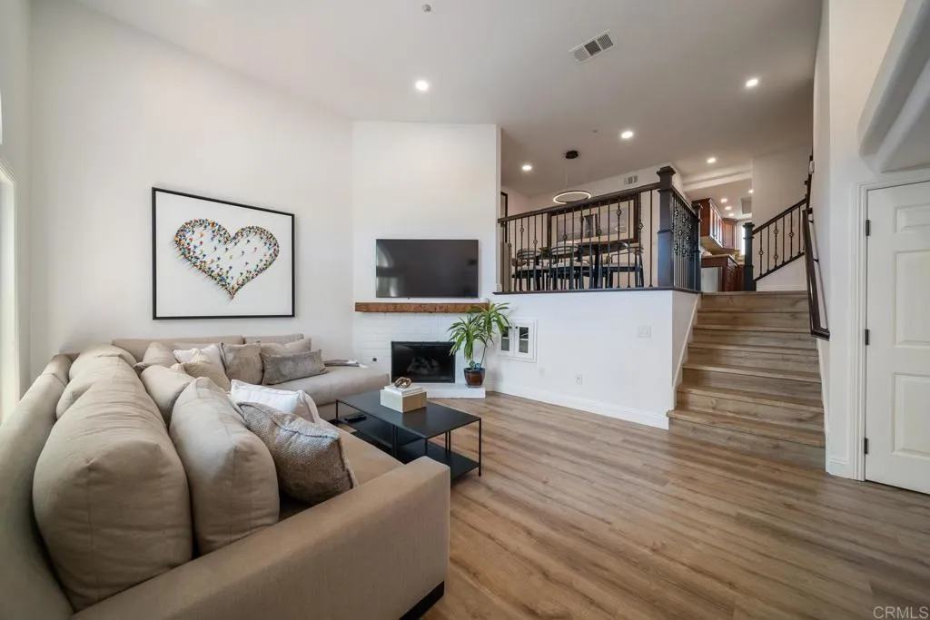 https://cdn.realtyfeed.com/cdn/127/306540716/521e7603d50cff29e67c04f1204bbe77.webp