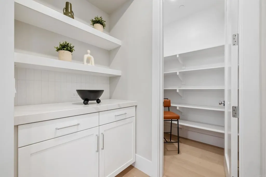 https://cdn.realtyfeed.com/cdn/127/306540724/54c7509a4af18673dc8341a333164963.webp