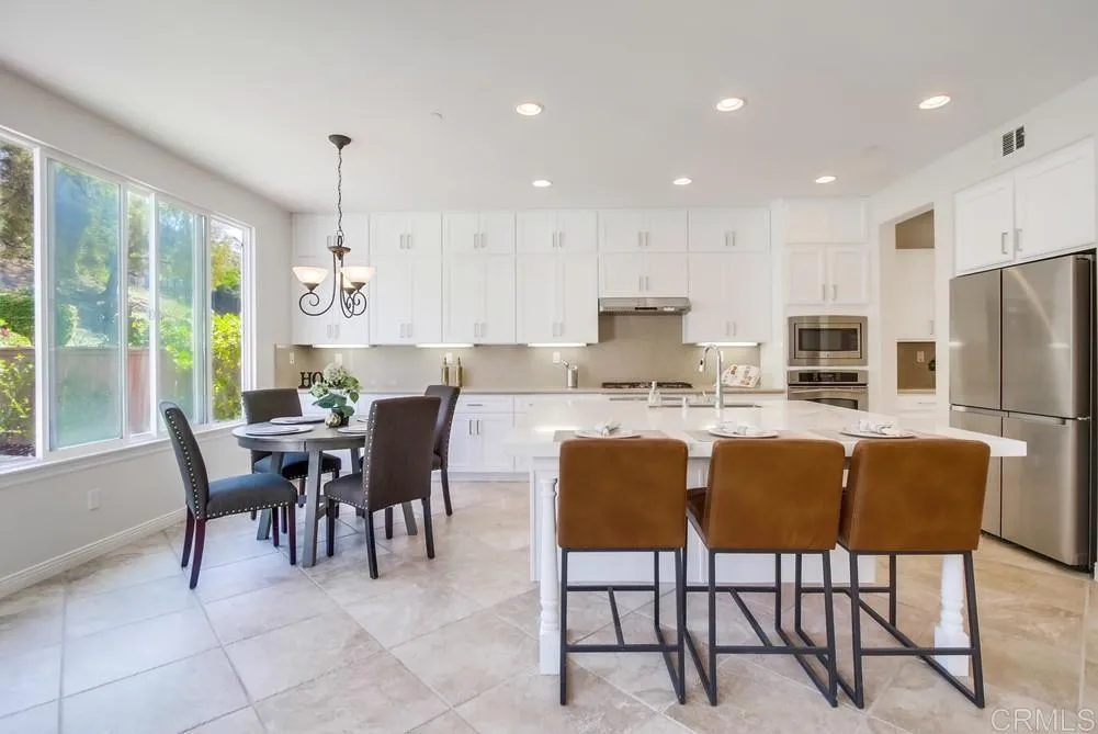 https://cdn.realtyfeed.com/cdn/127/306540749/a9f2865d6fe979cc60a1b4f6bacfa34d.webp