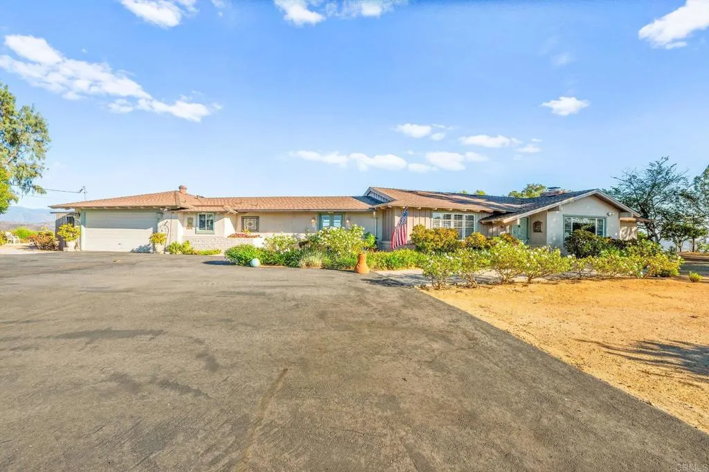 https://cdn.realtyfeed.com/cdn/127/306540754/367d090e77b53b1522fef8fb5d86f98d.webp