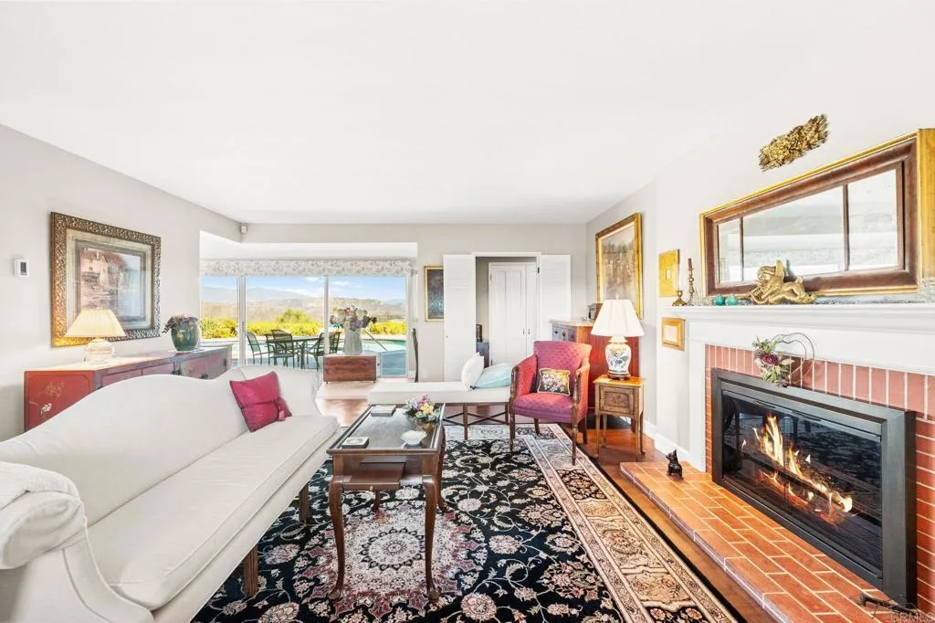 https://cdn.realtyfeed.com/cdn/127/306540754/f33655abb13def090e3e2dc7f74c1dba.webp