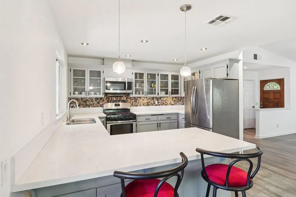 https://cdn.realtyfeed.com/cdn/127/306540756/8c90e38e942a7c4c10978b7e5ba10ebd.webp