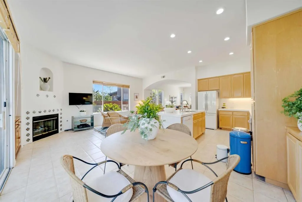 https://cdn.realtyfeed.com/cdn/127/306540758/a0a770ae463d9ed5bb26fac6d8c0360c.webp
