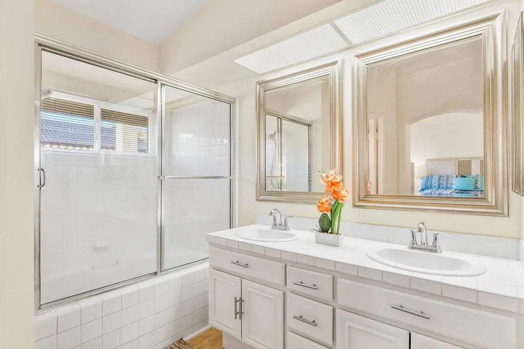 https://cdn.realtyfeed.com/cdn/127/306540779/ddece4258bd8f664fb8bb3200dbd6524.webp