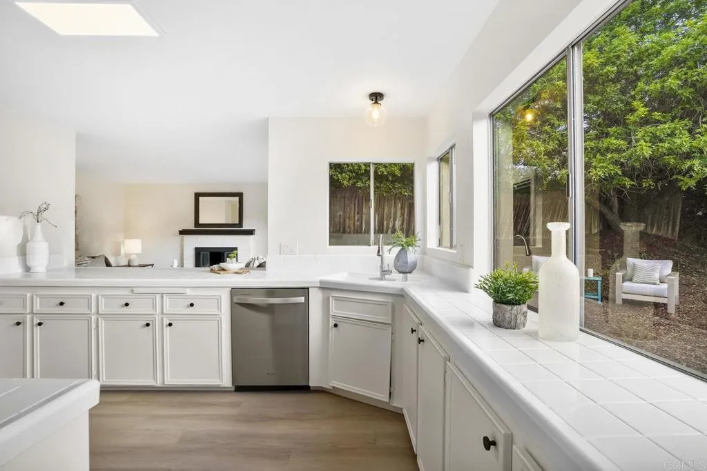 https://cdn.realtyfeed.com/cdn/127/306540810/aa3086cf69cc75d2011a41f1d0b1f42b.webp