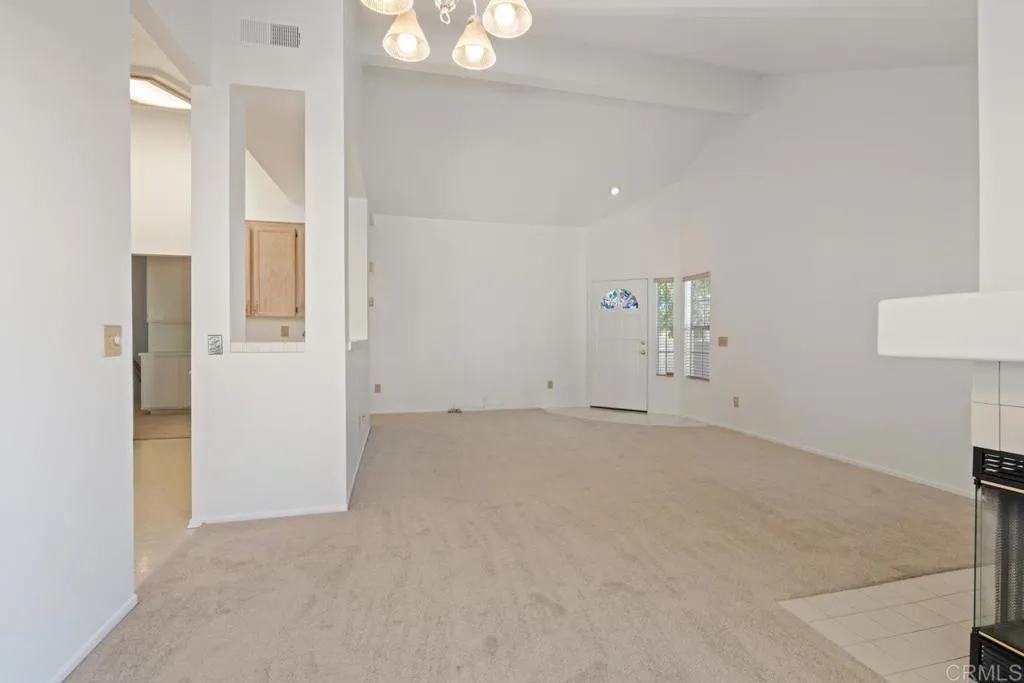 https://cdn.realtyfeed.com/cdn/127/306540818/1f9a9b77798dfcae58522439ee9c3d6c.webp