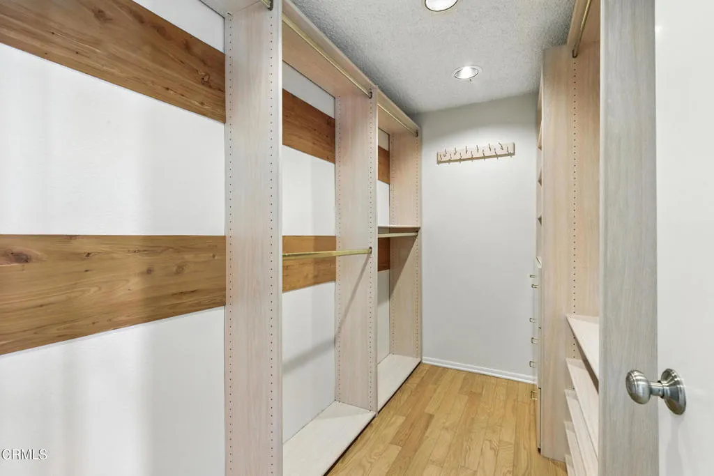 Los Angeles, CA 90046