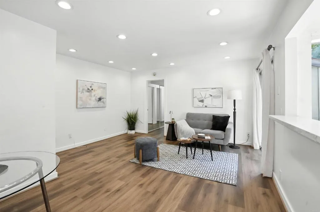 https://cdn.realtyfeed.com/cdn/127/306540885/2f7c46bd2576522005c1f379bd611fa3.webp