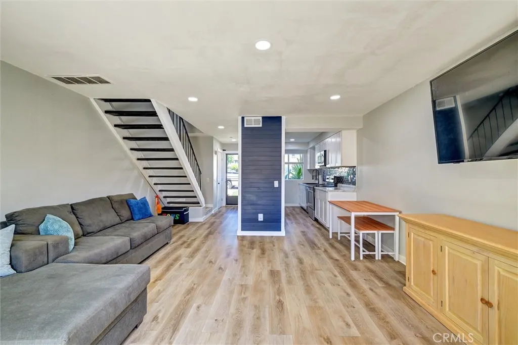 https://cdn.realtyfeed.com/cdn/127/306540929/f3c6a90ac9be06c66218b296de26dd6c.webp