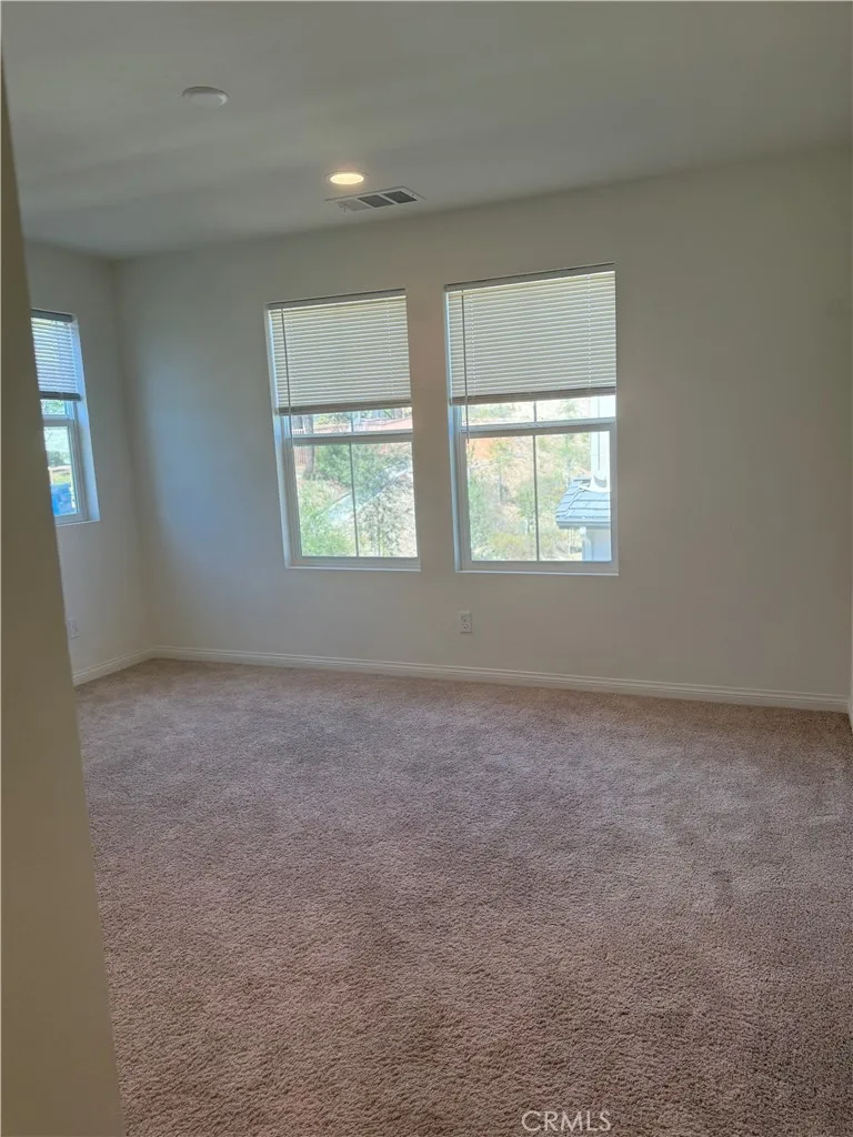 https://cdn.realtyfeed.com/cdn/127/306540957/ba104e2a55d62898818bed94a2557de6.webp