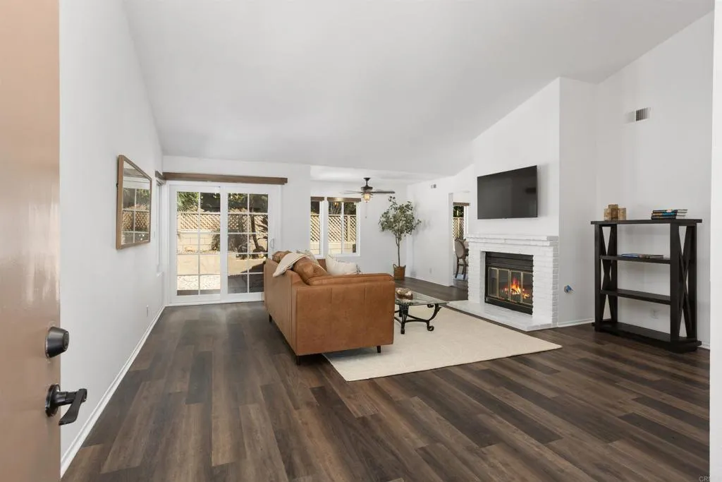 https://cdn.realtyfeed.com/cdn/127/306541097/cebd08bf19c4311574203313f3f01c15.webp