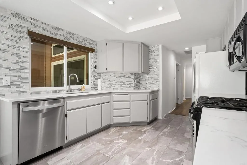 https://cdn.realtyfeed.com/cdn/127/306541097/deb6c4d9884ffa8655c75173f2925773.webp