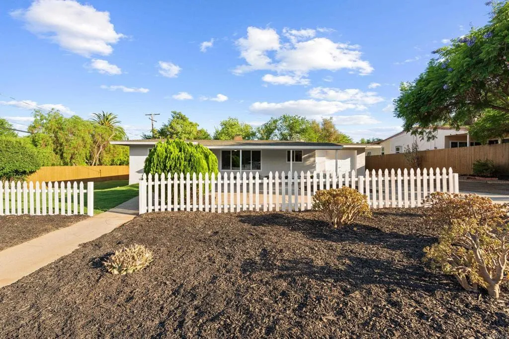 https://cdn.realtyfeed.com/cdn/127/306541277/da00ef6ec027d2f129bb1d69e90c56d9.webp