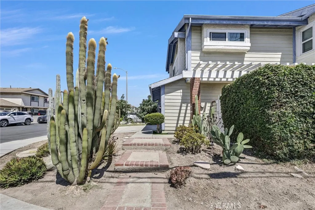 17458 Deerfield Avenue, Bellflower, CA 90706 - Photo 2 of 20, Bellflower, CA