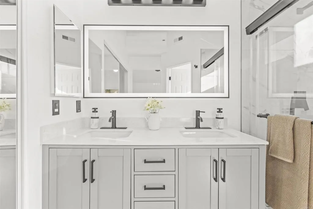 https://cdn.realtyfeed.com/cdn/127/306541451/43a8805af1ba2a41c6d71a0d0c3e64cc.webp