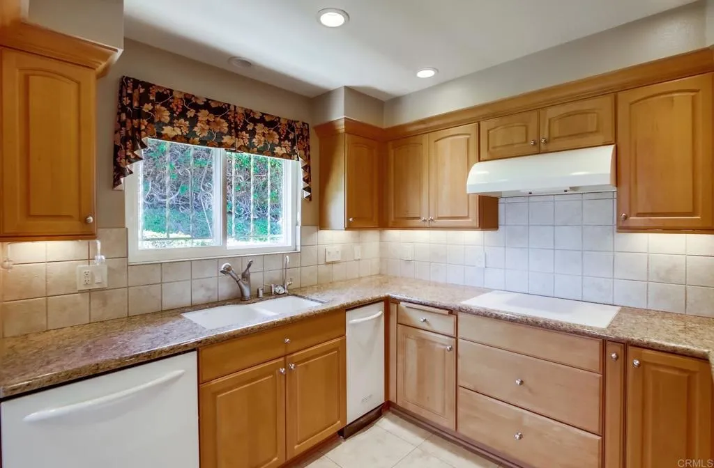 https://cdn.realtyfeed.com/cdn/127/306541487/ea7946e54c6f891ba9a2c093079ff05e.webp