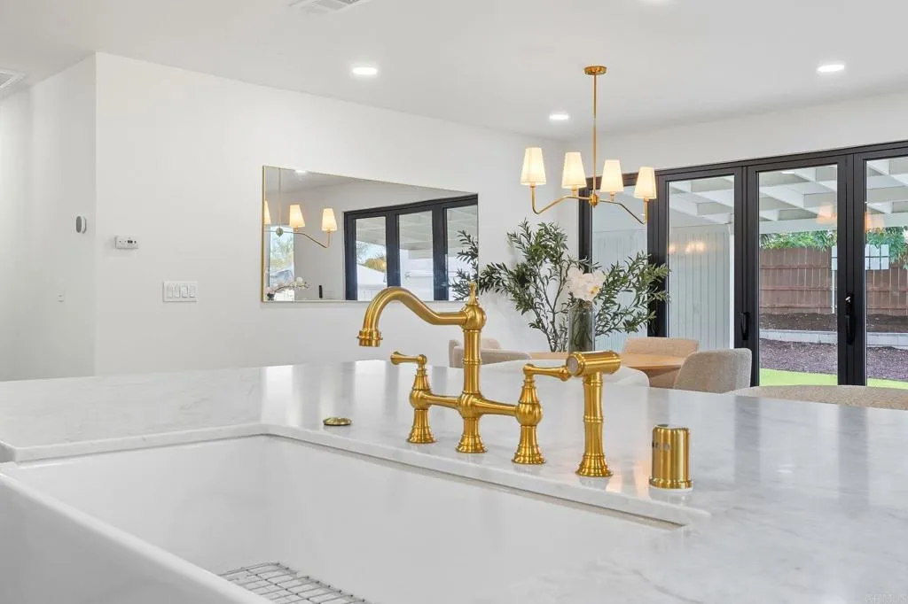 https://cdn.realtyfeed.com/cdn/127/306541502/2552a11381a732cd2ff7e9f56e86184c.webp