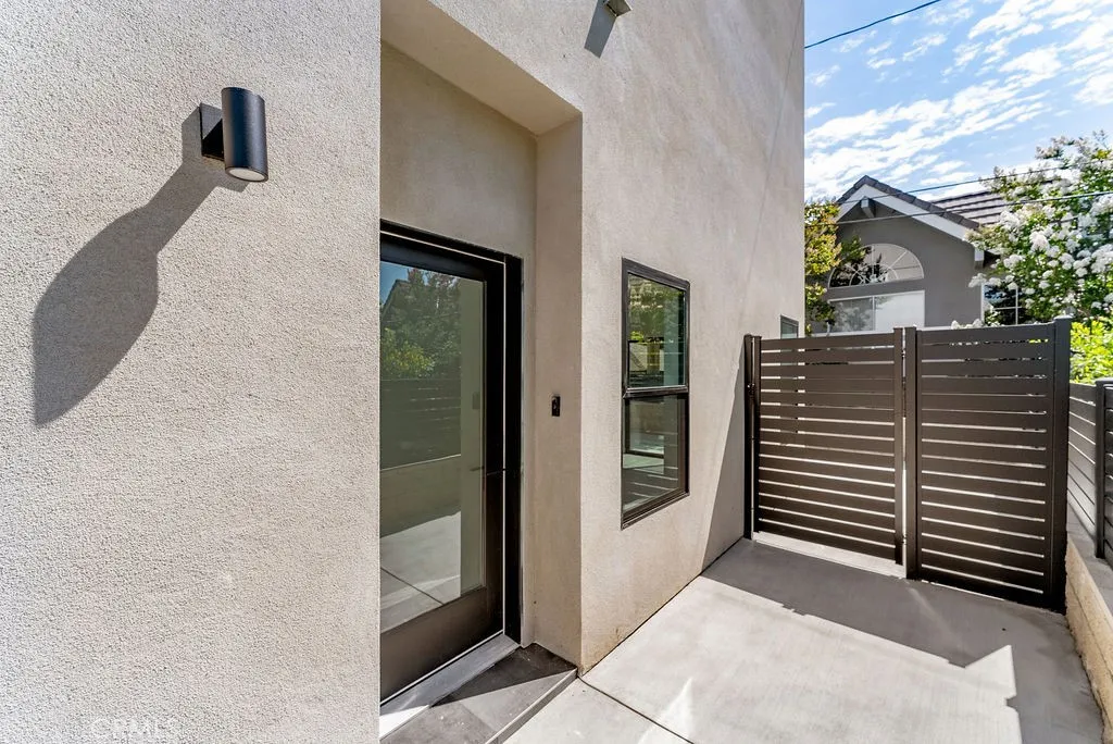 2155 Glenada Avenue Unit D, Montrose, CA 91020 - Photo 3 of 29, Montrose, CA