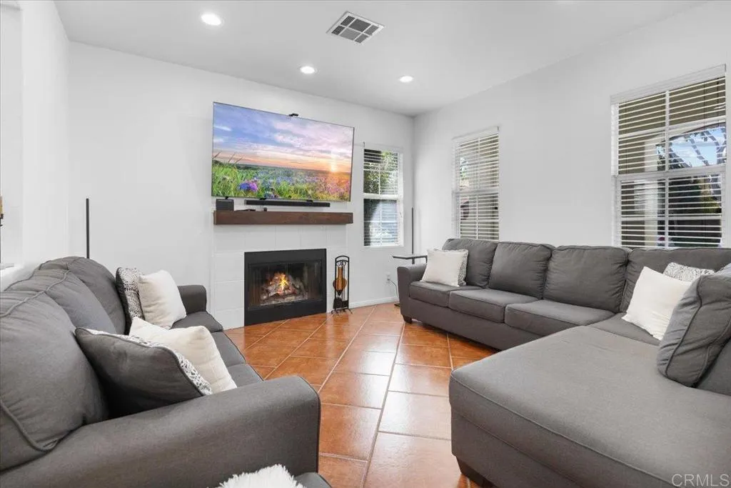 https://cdn.realtyfeed.com/cdn/127/306541647/677be5fa5f3e3ce45b31592df9bcc6f7.webp