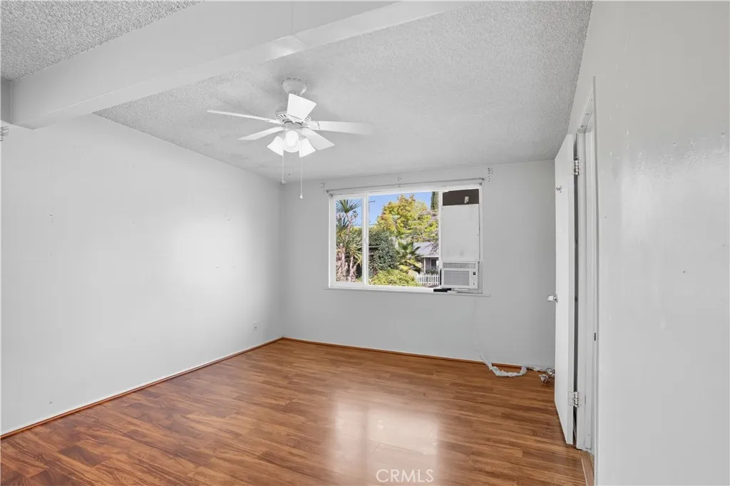 https://cdn.realtyfeed.com/cdn/127/306541699/930a286aca788f5f981159196bf419a1.webp