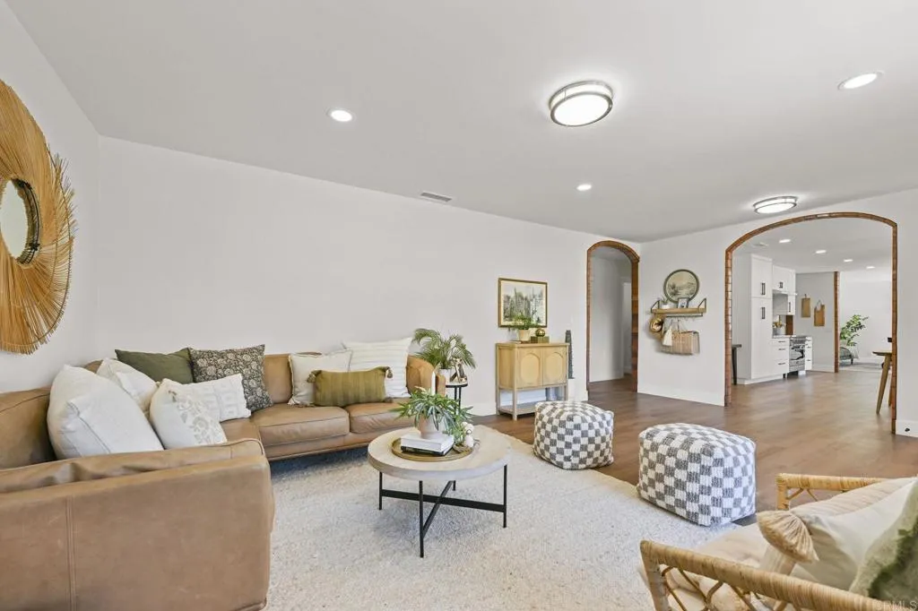 https://cdn.realtyfeed.com/cdn/127/306541742/77015e335789f5e3a17322e69e50b496.webp