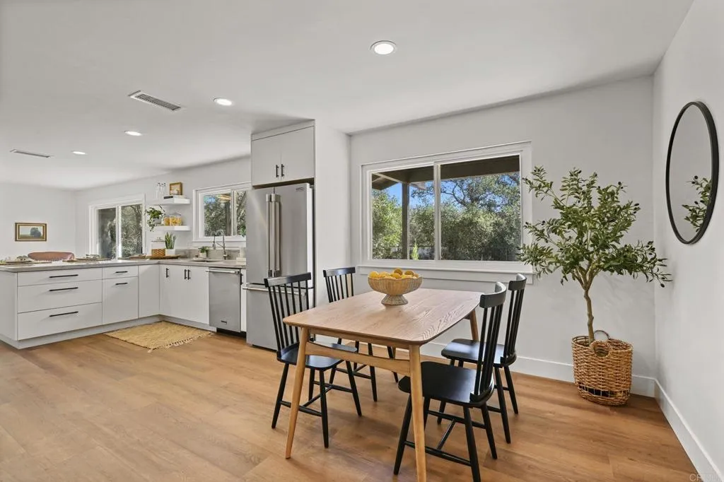 https://cdn.realtyfeed.com/cdn/127/306541742/917ef66c7b38af60d4de05c79f7e0353.webp