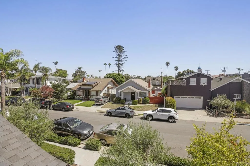 https://cdn.realtyfeed.com/cdn/127/306541856/3d6f5d2bb9f95e6d0f803ce270ebd4c2.webp