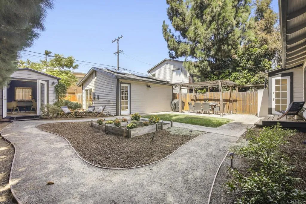 https://cdn.realtyfeed.com/cdn/127/306541856/912d343e6bd3958ac73bfc7fc2483dc5.webp