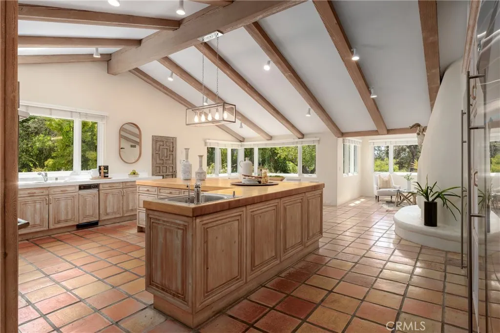 https://cdn.realtyfeed.com/cdn/127/306541880/a0f3d2d4ee3128838c02e64fb72b4134.webp