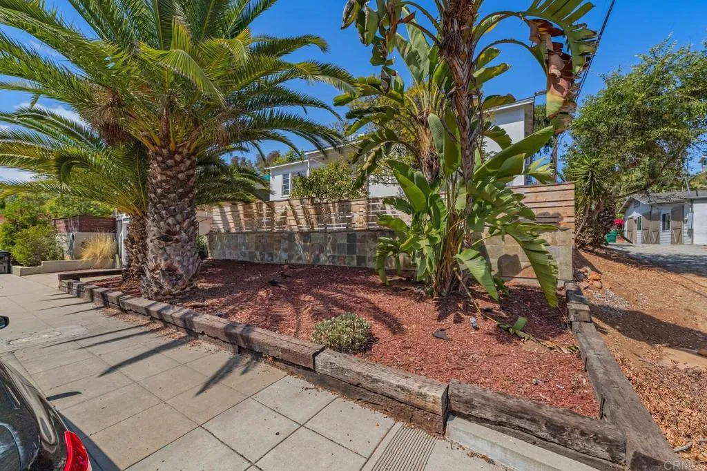 https://cdn.realtyfeed.com/cdn/127/306541983/9a5a5b603270a60cfb3da3b5334b82b4.webp