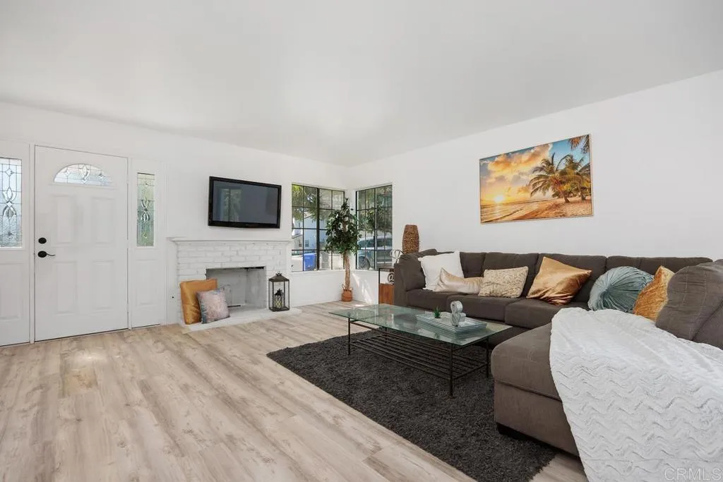 https://cdn.realtyfeed.com/cdn/127/306541994/4c2cb2acf77bc10e3ce75a898b227004.webp