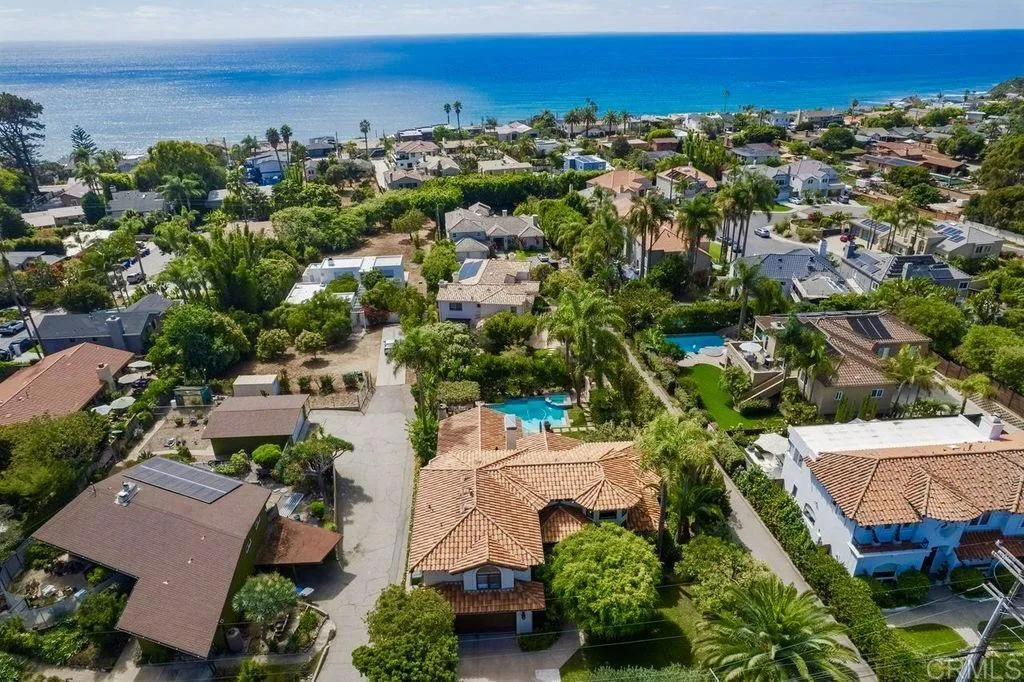 https://cdn.realtyfeed.com/cdn/127/306542014/8ec23f69f53c7250c7bc351049e156ad.webp